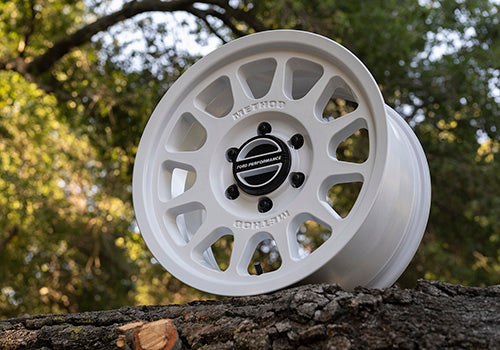 (5) BRONCO 17" X 8.5" METHOD WHEEL + CENTER CAP WHITE